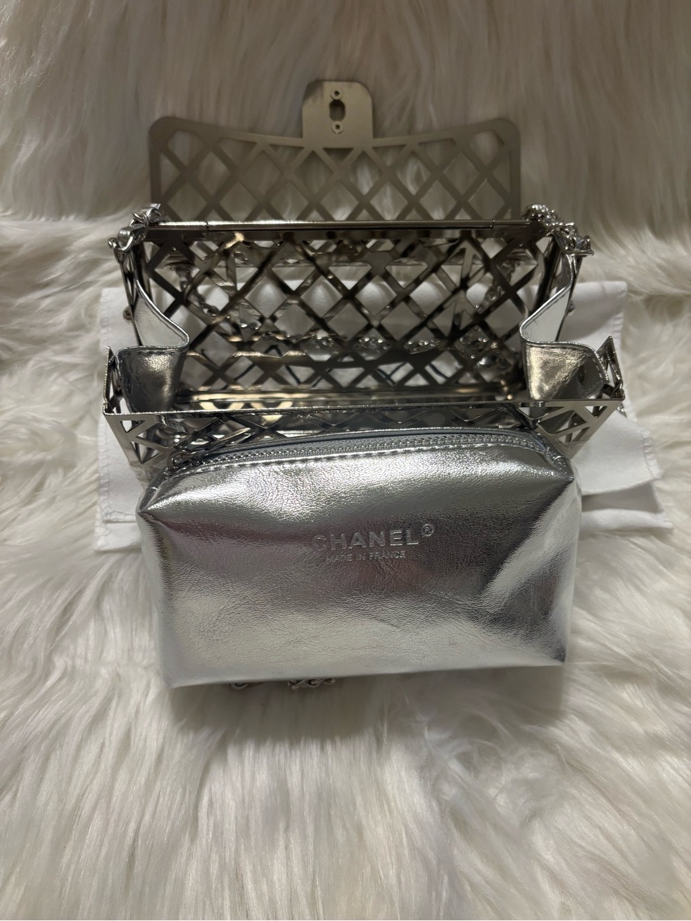 Fashionable Lattice Style Shoulder/Crossbody Bag with Pouch - Picture 9 of 13